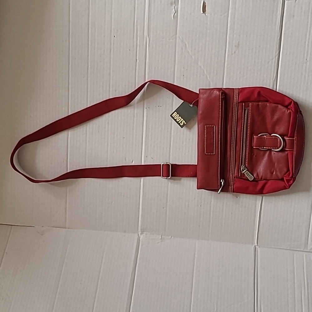 ROOTS Shoulder Bag With Magnetic Clasp Established 1973 R3583C